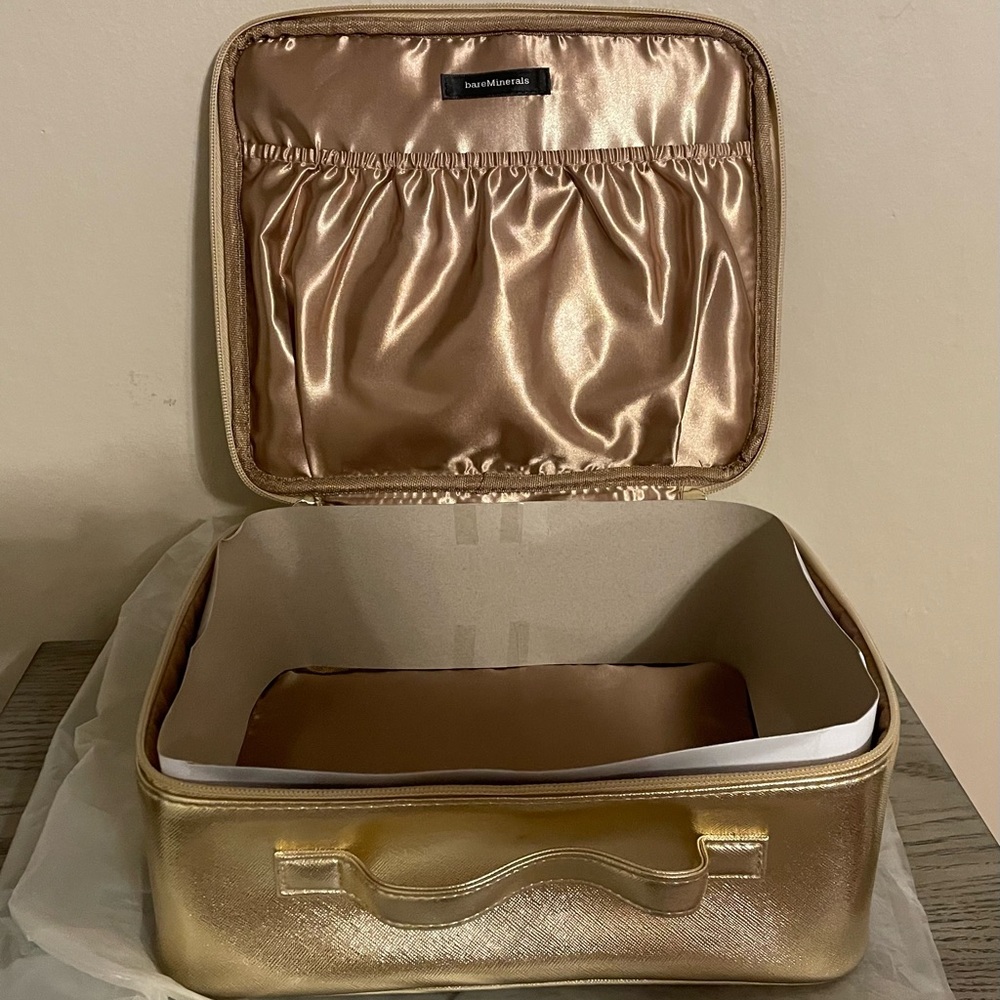 Bare minerals train case. New, never used.